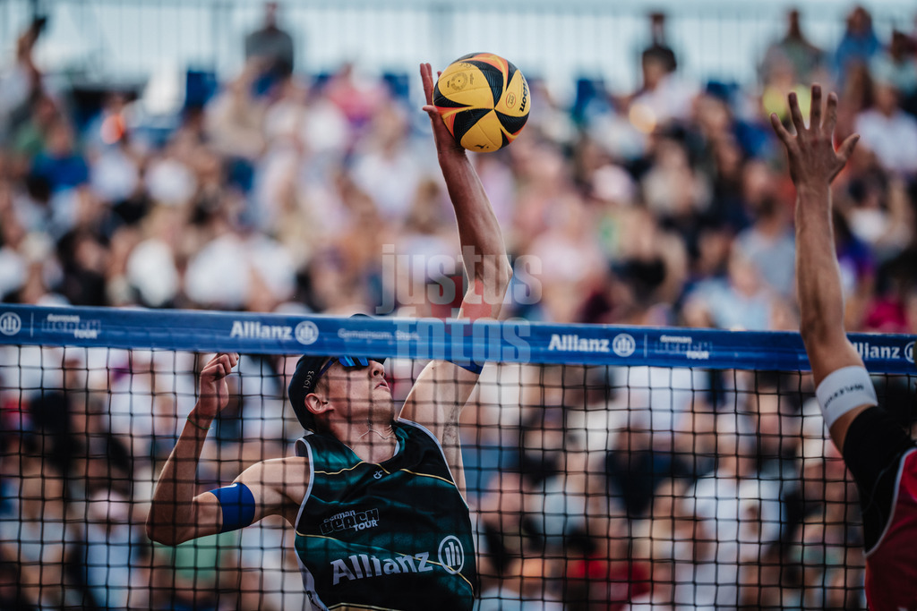 Beachvolleyball | Männer | Deutsche Meisterschaften 2025 Timmendorfer Strand | 05.09.2025 | Momme Lorenz beim Angriff