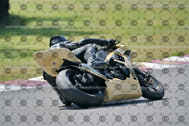 26BT02-1409 | markuskiefer.com - Realisiert mit Pictrs.com