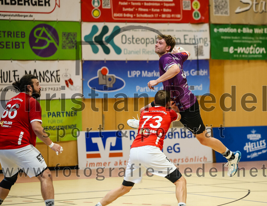 2024-10-20_019_SpVgg_Altenerding_II_gegen_TSV_Taufkirchen-Vils | Erding, Deutschland, 20.10.2024:Handball, Bezirksliga Männer Ost 2024 / 2025, 3. Spieltag, SpVgg Altenerding II gegen TSV Taufkirchen/Vils, Endergebnis: 15:20Patrick Mühlenbeck (TSV Taufkirchen/Vils, #66), Philipp Friedrich (TSV Taufkirchen/Vils, #73), Lukas König (SpVgg Altenerding, #32)Foto: Christian Riedel / fotografie-riedel.net