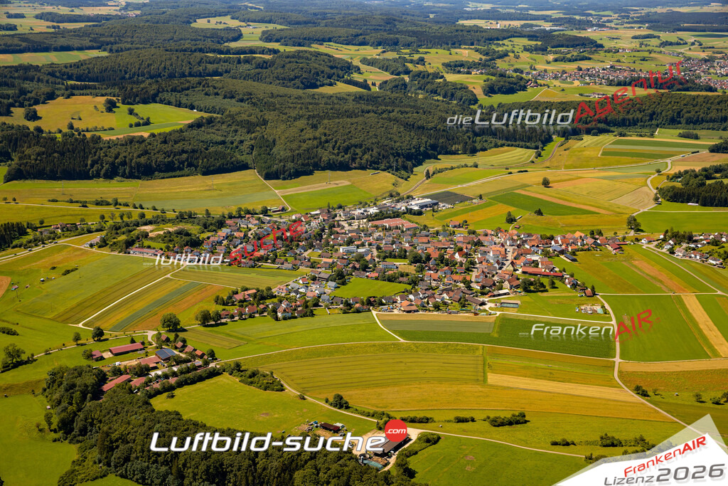 Das Luftbild zeigt : Kohlstetten Engstingen - Die Luftaufnahme wurde 2024 vom UL-Flugzeug aus erstellt ( keine Drohne ) - Hochauflösende Luftaufnahme - Für grossformatige Ausdrucke geeignet. Die Geschenkidee !Mit Lizenz und Bildrechte bestellbar