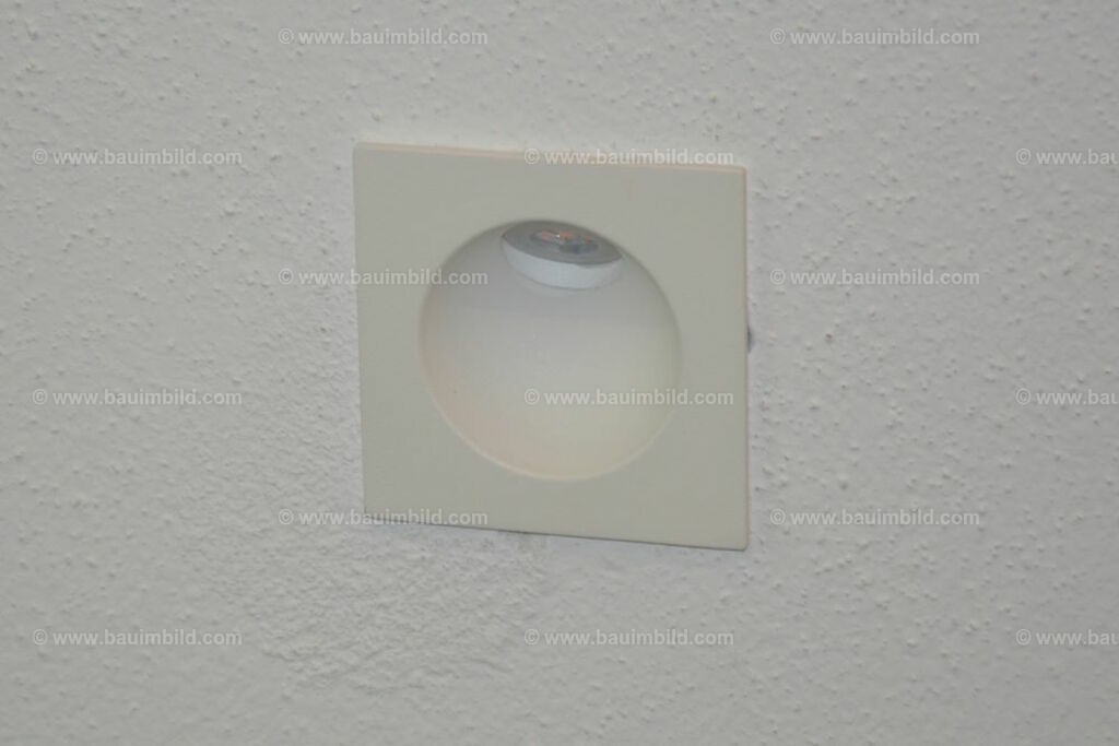 bib-lg17-elektroinstallation-0281 | Nach LV-Leistungsgruppen sortierte Detailfotos über den Bau eines Hauses. Alle Hausbau-Bilder direkt vom Urheber und Autor der Website Haus-Selber-Bauen.com
