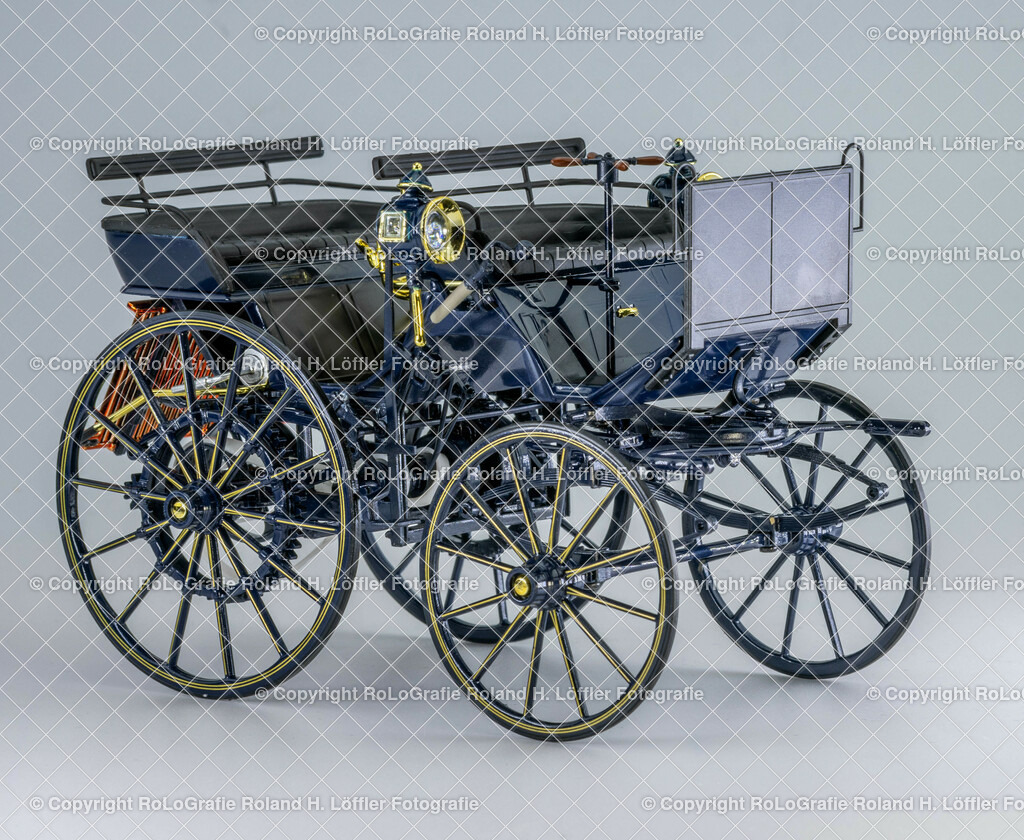 Fahrzeug_09 | Modellfahrzeug in Modellandschaft - Realisiert mit Pictrs.com