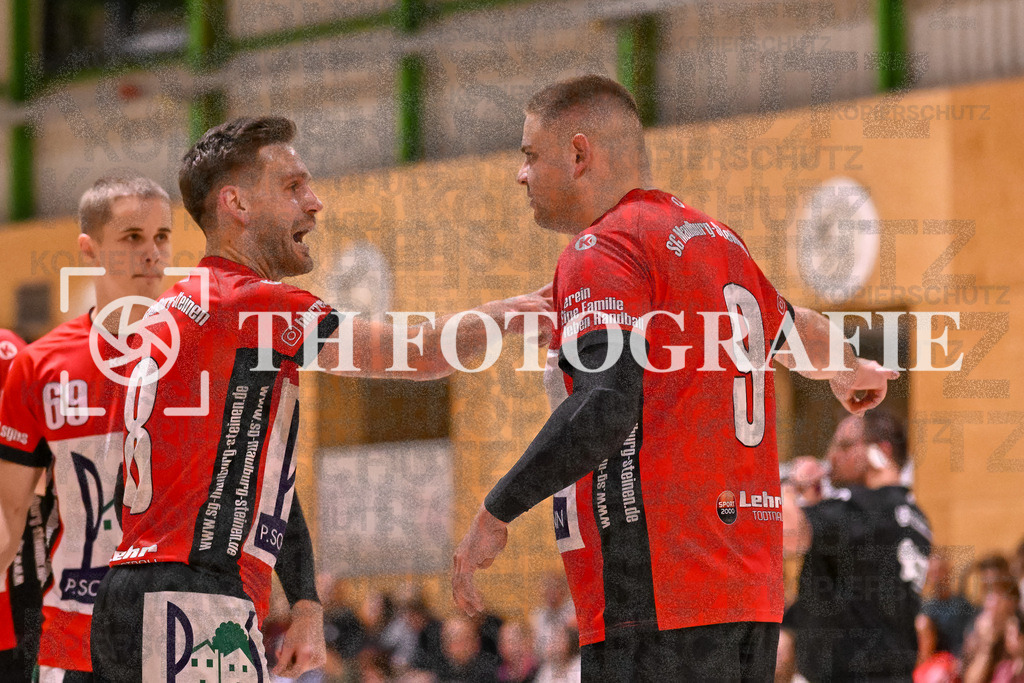 GER, SG Maulburg/Steinen - HSG Dreiland, Handball, Landesliga Suedbaden, 4. Spieltag, Saison 2024/2025, 12.10.2024 | Ole Anton Holzkamp (SG Maulburg/Steinen, #69), Jakob Tiedtke (SG Maulburg/Steinen, #08), Tim Lindner (SG Maulburg/Steinen, #09)GER, SG Maulburg/Steinen - HSG Dreiland, Handball, Landesliga Suedbaden, 4. Spieltag, Saison 2024/2025, 12.10.2024Foto: TH Fotografie/Thomas Hess