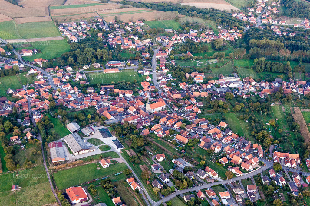 Aerial view: Agricultural fields and arable land in Riedseltz in the state Bas-Rhin, France. – Photo: IMG_53754.jpg taken on 09/30/2012 by Werner Riehm/FLY-FOTO.com – Resolution of the original: 4752 x 3168 px