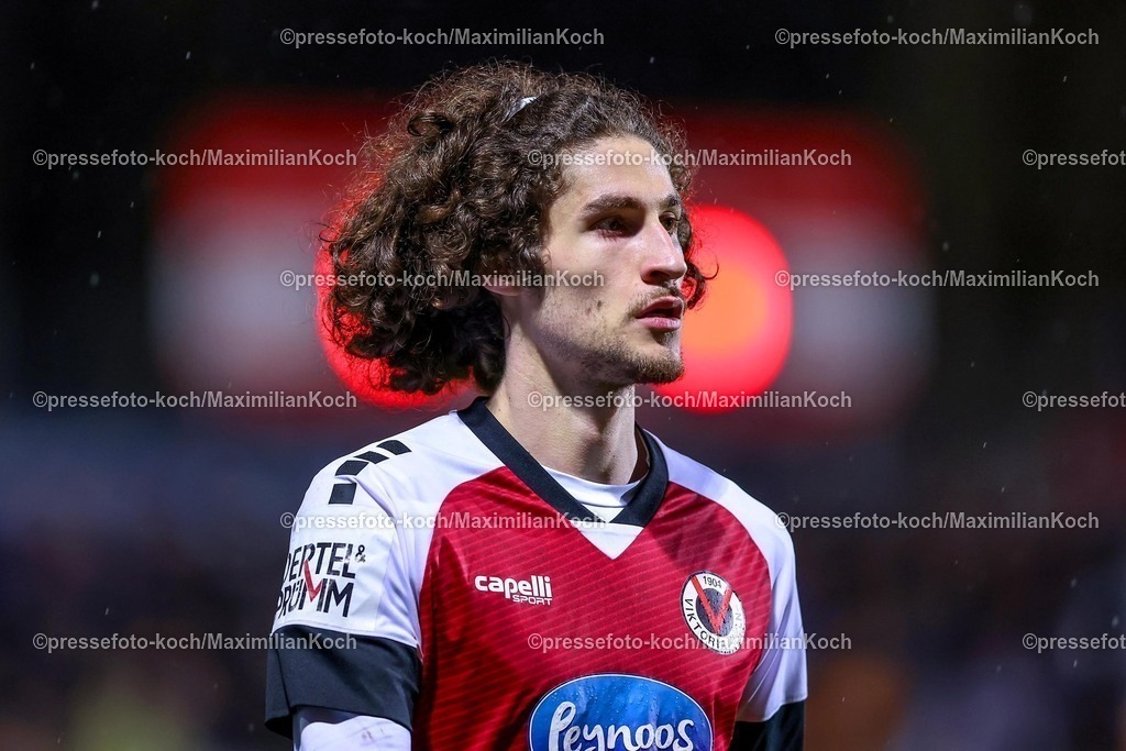 FCVK24012501026 | 24.01.2025, Fußball, FC Viktoria Köln – SV Waldhof Mannheim 07, 3.Liga, Sportpark Höhenberg, Saison 2024 2025: Donny Bogicevic (Viktoria Köln #8)DFB regulations prohibit any use of photographs as image sequences and or quasi-video.