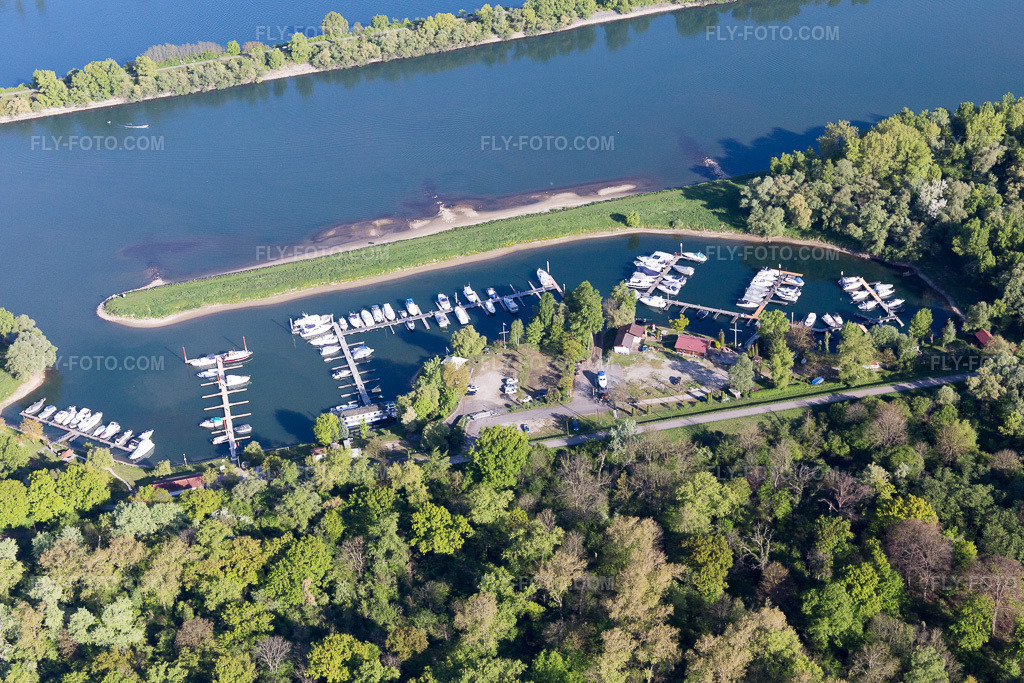 Aerial view: View of the town in Beinheim in the state Bas-Rhin, France.Photo: IMG_099047.jpg taken on 04/23/2017 by Werner Riehm/FLY-FOTO.comResolution of the original: 5472 x 3648 px