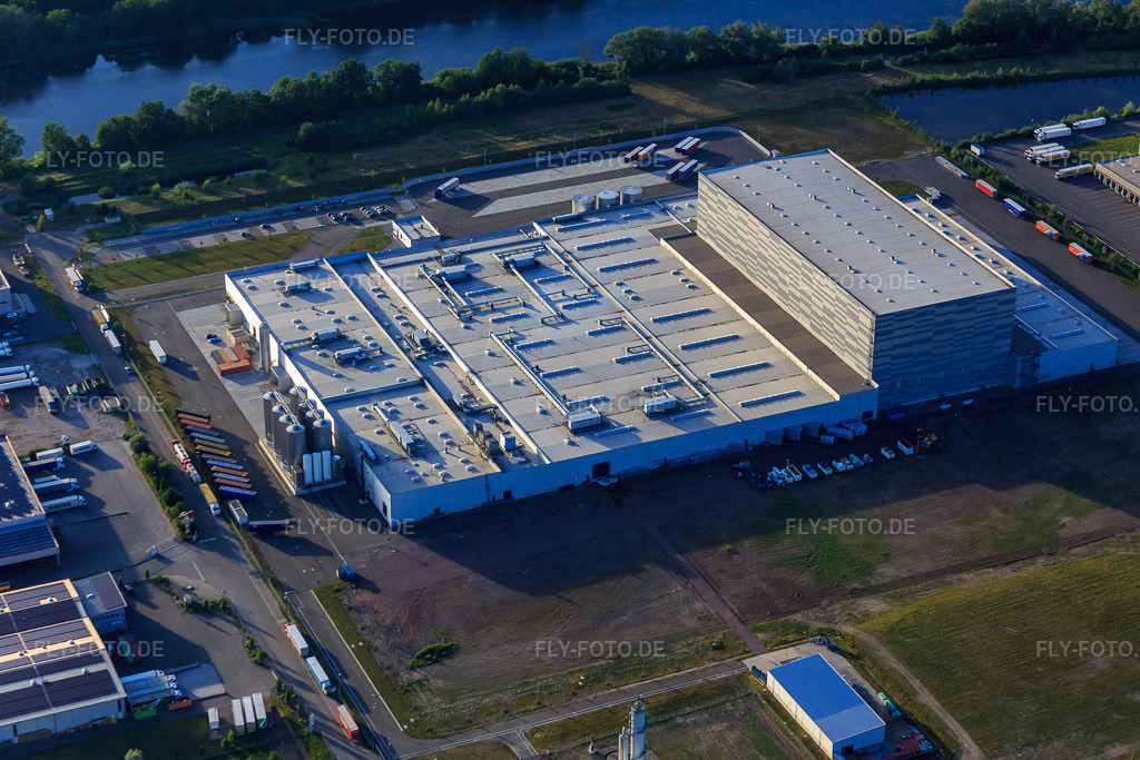 Luftbild: Pfälzer Erfrischungsgetränke GmbH in Wörth am Rhein im Bundesland Rheinland-Pfalz in Deutschland. Foto: IMG_080871.jpg vom 13.06.2015 durch Werner Riehm/FLY-FOTO.deMEG Gruppe - MEG Gruppe