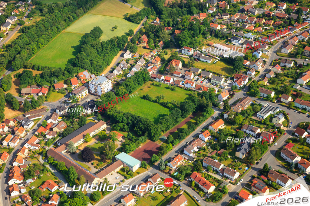 Die Luftaufnahme Mangersreuth - Kulmbach wurde vom UL-Flugzeug (keine Drohne) aus fotografiert.Hohe Druck- Auflösung-die Geschenkidee!