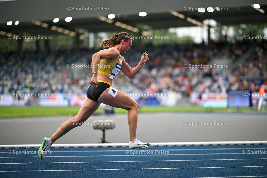 KP1_7214_1 | 21.07.2025, xkaix, Leichtathletik, FISU World University Games 2025 v.l. Annkathrin Hoven (Deutschland) im 400m Vorlauf - Realisiert mit Pictrs.com