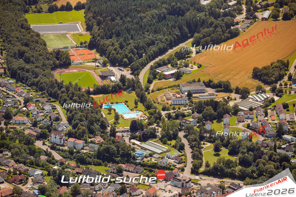 Das Luftbild zeigt :  Pfullendorf - Die Luftaufnahme wurde 2024 vom UL-Flugzeug aus erstellt ( keine Drohne ) - Hochauflösende Luftaufnahme - Für grossformatige Ausdrucke geeignet. Die Geschenkidee !Mit Lizenz und Bildrechte bestellbar