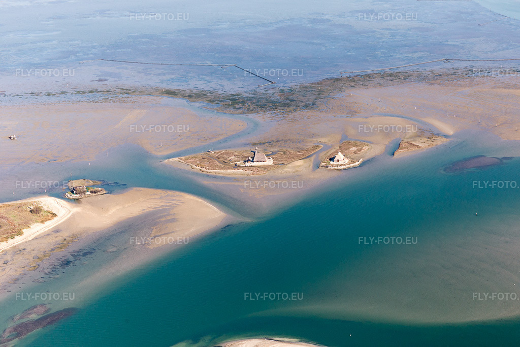Vue aérienne: Vue de la ville à Caserma di Canal Muro dans le département Frioul-Vénétie Julienne, Italie. Photo: IMG_098045.jpg prise le 03/04/2017 par Werner Riehm/FLY-FOTO.eu – Résolution de l'original: 5472 x 3648 px