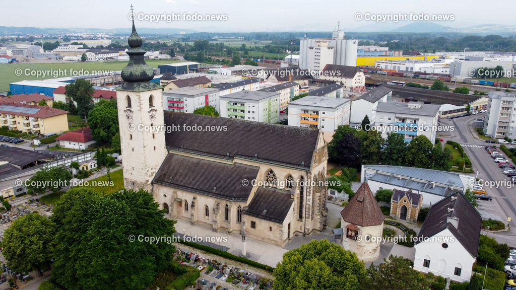 Enns_ Basilika St. Laurenz_ Stadtturm_ 17.06.2023-3 | 17.06.2023, Enns, AUT, Basilika Enns St. Laurenz, Stadtturm, im Bild Pfarre Enns, Basilika St. Laurenz, Drohne