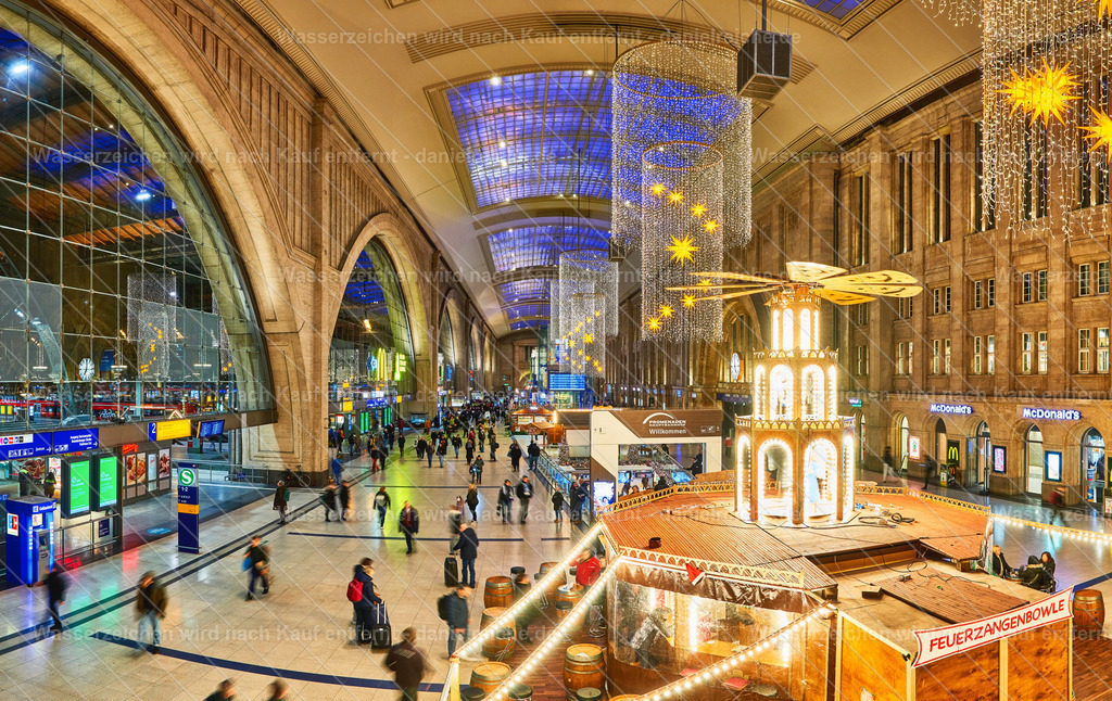 Weihnachtsdekoration in den Promenaden Hauptbahnhof Leipzig im Dezember 2025 | Weihnachtsdekoration in den Promenaden Hauptbahnhof Leipzig im Dezember 2025 mit den neuen Herrnhuter Sternen. - Realisiert mit Pictrs.com