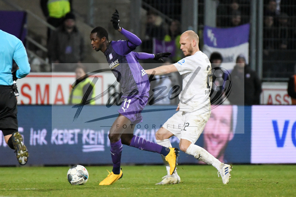 20200129_OSNSVS_0074JPG | Fußball, Herren: Assan Ceesay (VfL Osnabrück) und Gerrit Nauber (SV Sandhausen) im Zweikampf beim Spiel der 2. Bundesliga zwischen VfL Osnabrück vs. SV Sandhausen am 29.01.2020 im Stadion an der Bremer Brücke in Osnabrück, Deutschland.(Foto von Nico Paetzel) - Realisiert mit Pictrs.com