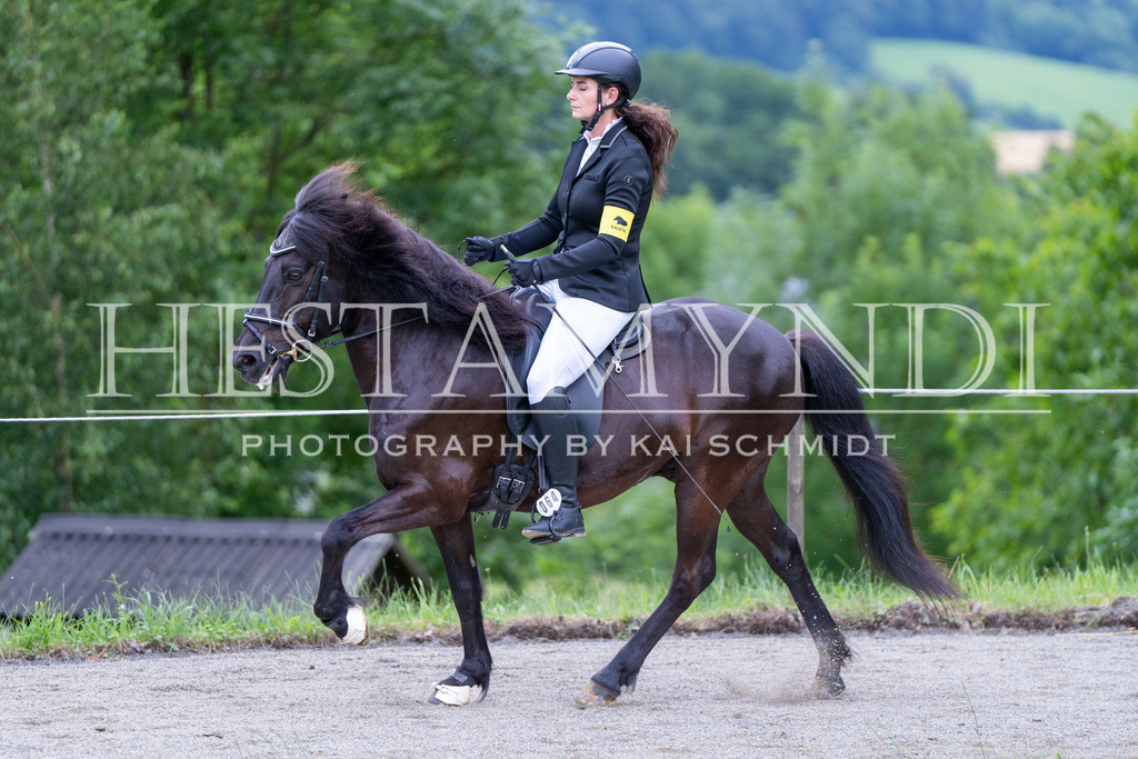 KAI00141 | Ihr sucht einen Fotografen für eure nächste OSI? Ich begleite auch euer Turnier für Islandpferde fotografisch.  - Realisiert mit Pictrs.com