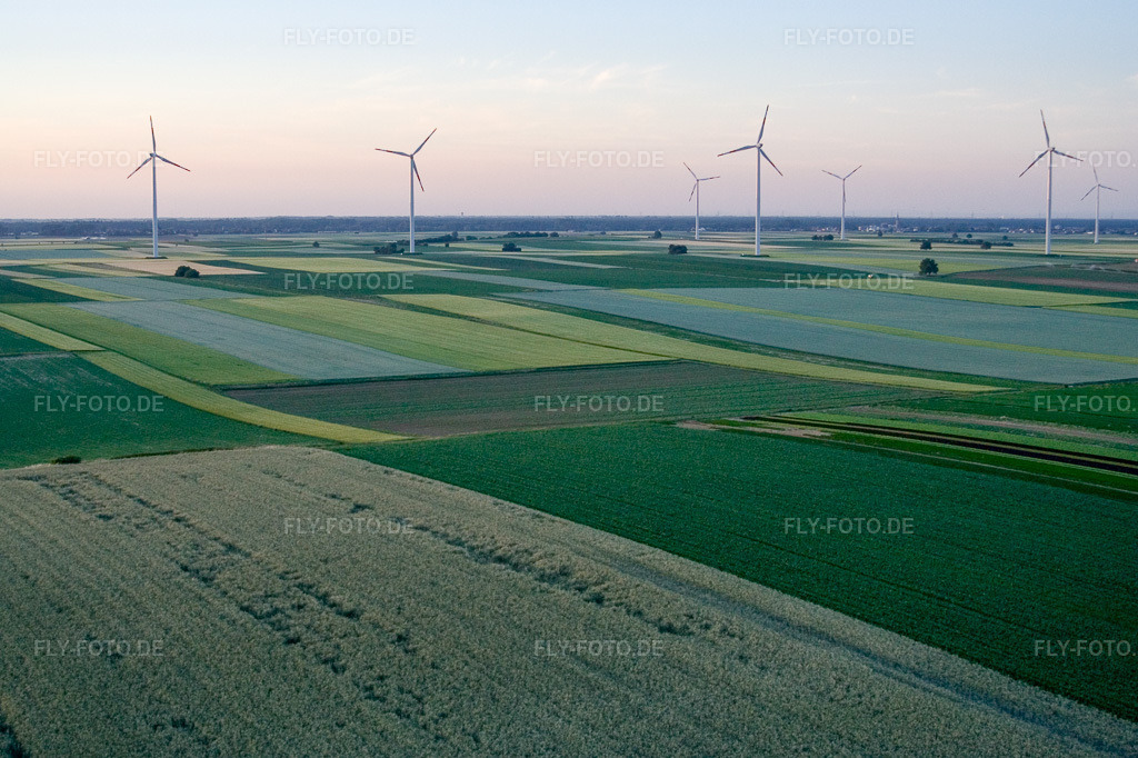 Luftbild: Windkraftanlagen Richtung Bellheim in Rülzheim im Bundesland Rheinland-Pfalz in Deutschland. Foto: IMG_2953.jpg vom 23.06.2006 durch Werner Riehm/FLY-FOTO.de