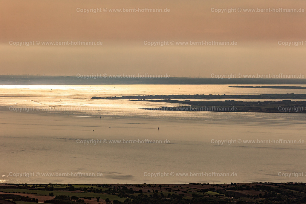PLB_3285_Aeroe_FLford03_90x60 | Luftbild, Dänische Südsee in der Nachmittagssonne. Bildvordergrund - die Insel Aeroe (dän. Ærø ) mit dem Ausblick in die Flensburger Außenförde. - Realisiert mit Pictrs.com