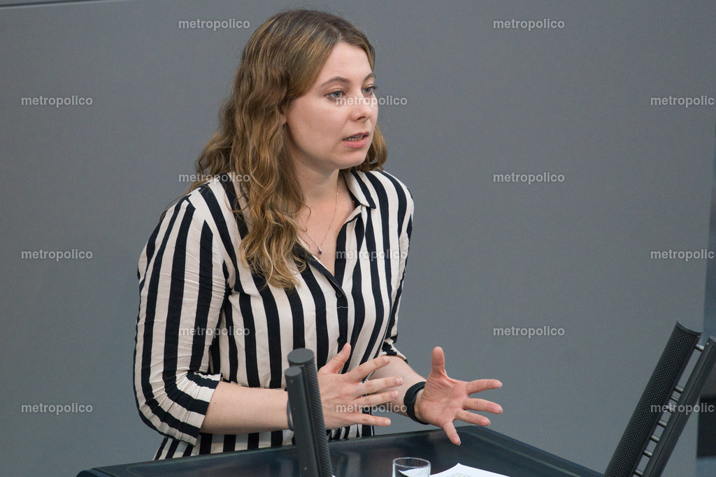 Jamila Schäfer (8) | Metropolico