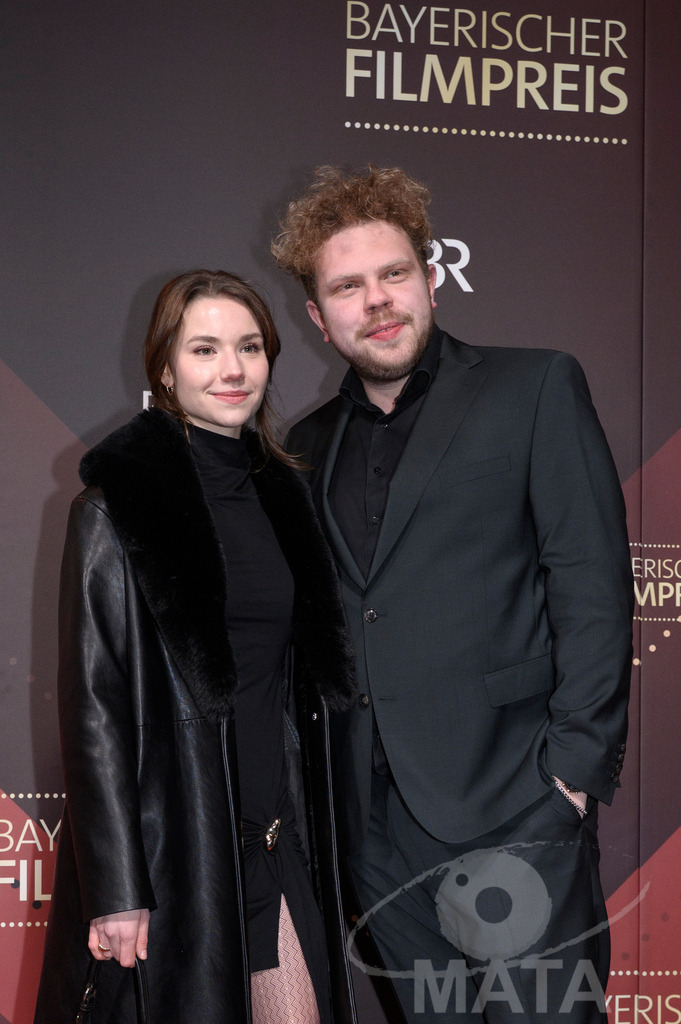 _DWI5128 | Carolin Garnier und Johannes Berzl bei der Verleihung des 47. Bayerischen Filmpreises 2026  im Prinzregententheater. München, 23.01.2026 - Realisiert mit Pictrs.com