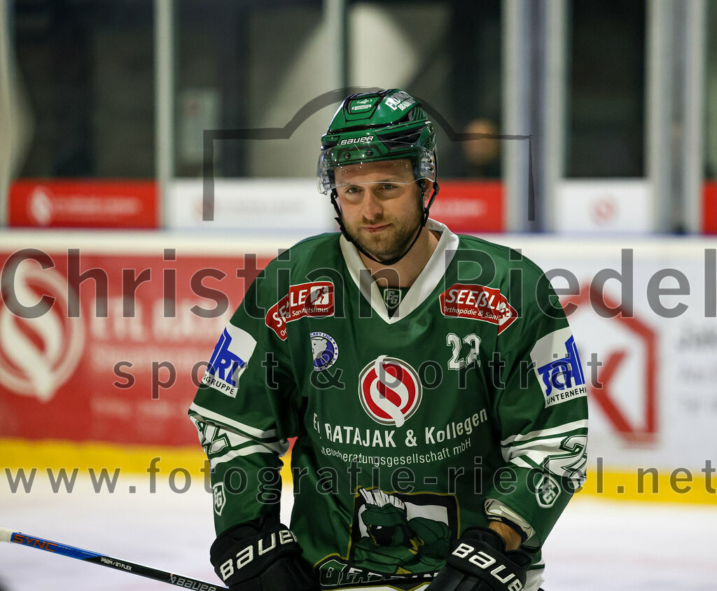 2024-01-26_047_TSV_Erding_gegen_HC_Landsberg | Erding, Deutschland, 26.01.2024:
Eishockey, Bayernliga Vorrunde 2023 / 2024, 28. Spieltag, TSV Erding gegen HC Landsberg, Endergebnis: 6:2

Jakub Kania (Erding Gladiators, #22)

Foto: Christian Riedel / fotografie-riedel.net