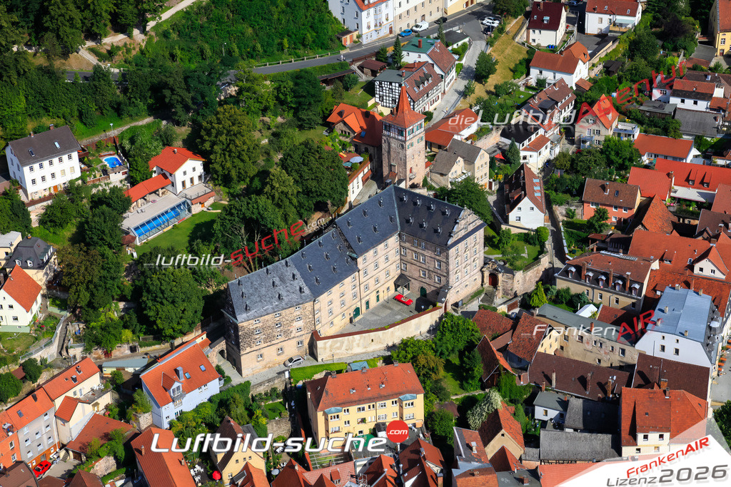 Die Luftaufnahme der Stadt Kulmbach wurde vom UL-Flugzeug heraus erstellt ( keine Drohne )- hohe Auflösung für beste Qualität