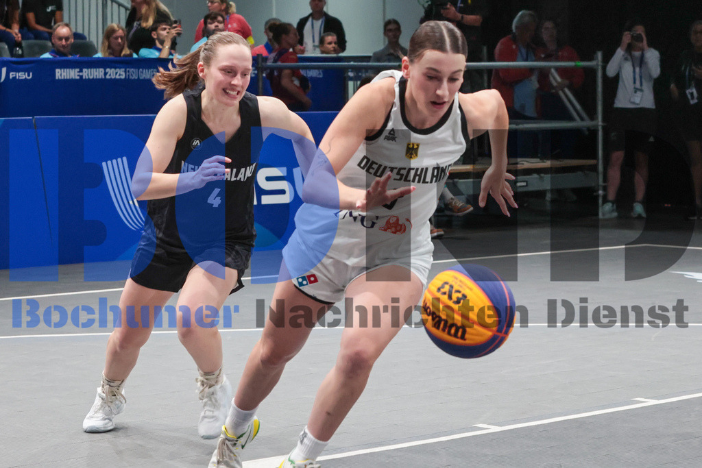 SES_TTG3X320250717-2 | bond - Realisiert mit Pictrs.com