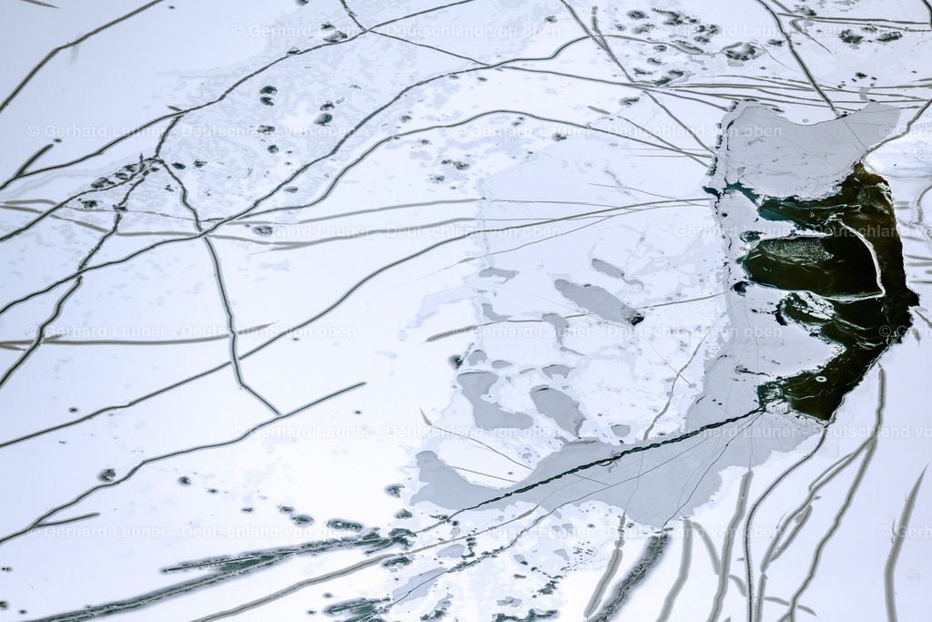 4043710 | MöHNESEE 13.02.2021 Winterlich schneebedeckte Staubecken und Uferbereiche am zugefrorenen Stausee " Möhnsee " in Möhnesee im Sauerland im Bundesland Nordrhein-Westfalen, Deutschland. // Winter snow-covered reservoirs and shore areas at the frozen reservoir "Moehnsee" in Moehnesee in the Sauerland in the state of North Rhine-Westphalia, Germany. Foto: Gerhard Launer