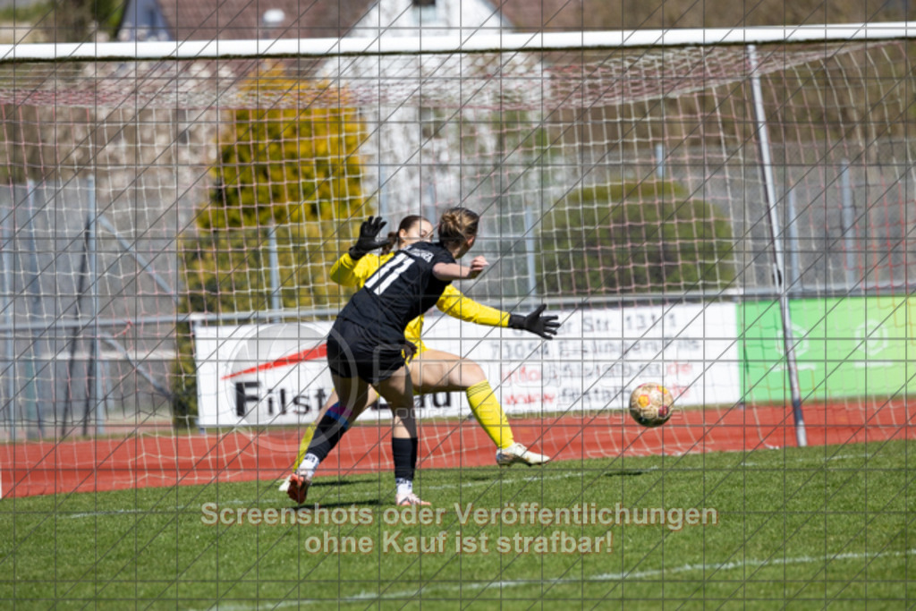 20250406_143451_0375 | Clara Lorenz (SV Jungingen #11) erziehlt hier das 0:31.FC Donzdorf (rot) vs. SV Jungingen (schwarz), Fussball, Frauen-Verbandsliga Württemberg, 16. Spieltag, Saison 2024/2025, Rasenplatz Lautertal Stadion, Süßener Straße 16, 73072 Donzdorf, 06.04.2025 - 13:00 Uhr,Foto: PhotoPeet-Sportfotografie/Peter Harich
