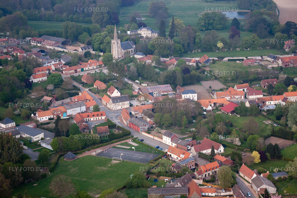 Vue aérienne: Vue de la ville à Hermaville dans le département Pas de Calais, France. Photo: IMG_40106.jpg prise le 17/04/2011 par Werner Riehm/FLY-FOTO.euRésolution de l'original: 4752 x 3168 px
