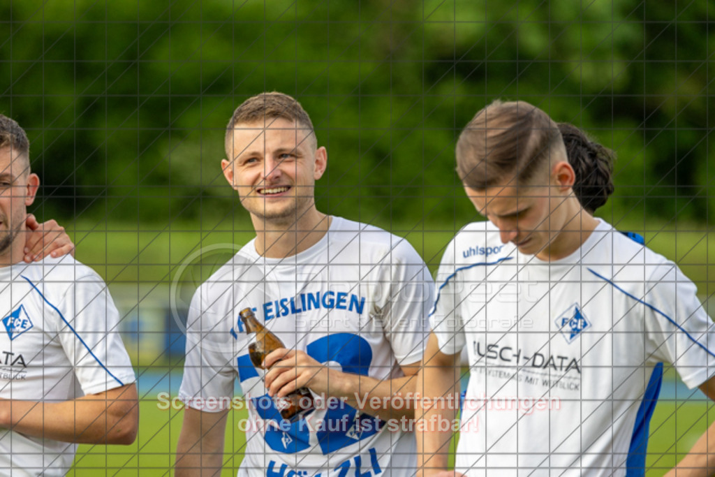 20250529_183441_0249 | #,  VfL Kirchheim (blau) vs. 1.FC Eislingen (weiß), Fußball, Bezirkspokal Finale - Bezirk Neckar/Fils, 2024/2025, Rasenplatz VfL Stadion Kirchheim, Jesinger Straße 105, 73230 Kirchheim, 29.05.2025 - 16:30 Uhr,Foto: PhotoPeet-Sportfotografie/Peter Harich