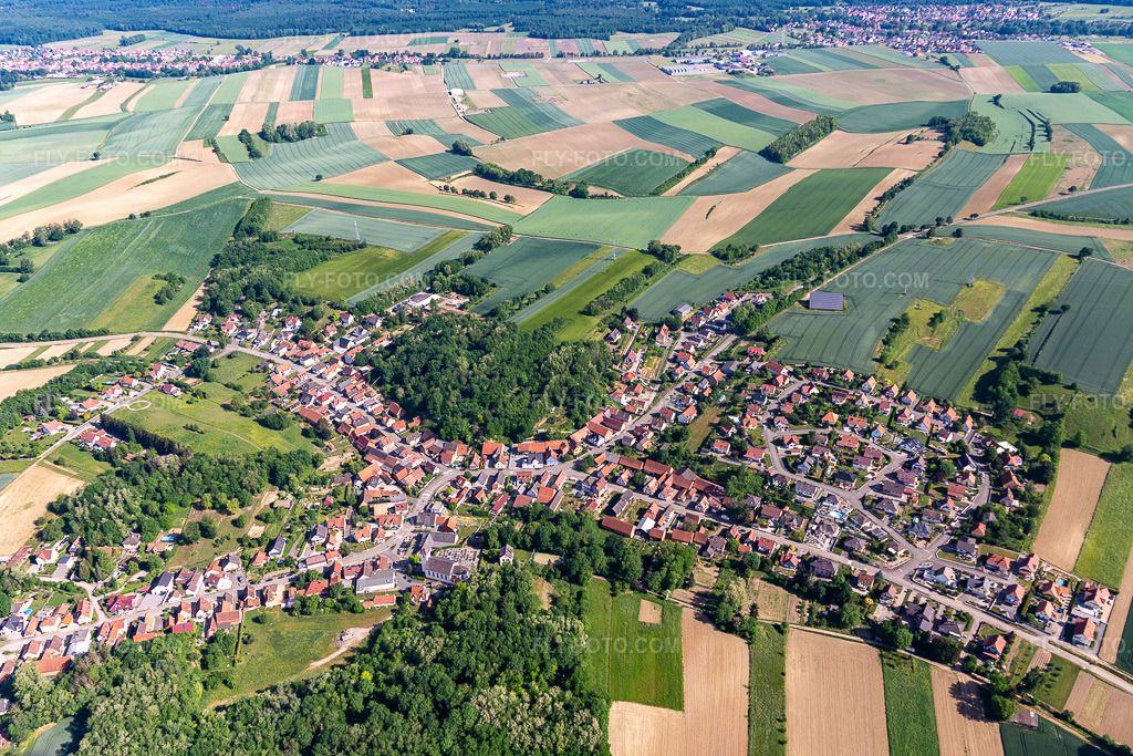Aerial view: View of the town in Neewiller-près-Lauterbourg in the state Bas-Rhin, France.Photo: IMG_131724.jpg taken on 05/22/2022 by Werner Riehm/FLY-FOTO.comResolution of the original: 4960 x 3306 px