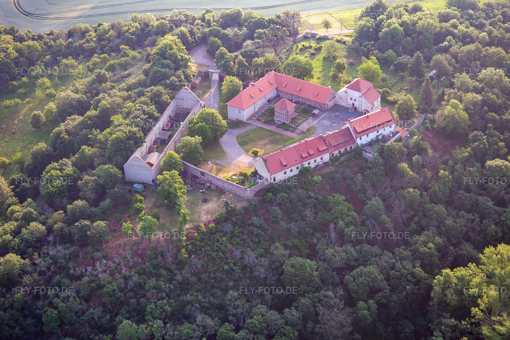 Luftbild: Konradsburg im Ortsteil Ermsleben in Falkenstein im Bundesland Sachsen-Anhalt in Deutschland. – Foto: IMG_136482.jpg vom 17.06.2023 durch Werner Riehm/FLY-FOTO.de – Auflösung des Originals: 5472 x 3648 px – konradsburg.com