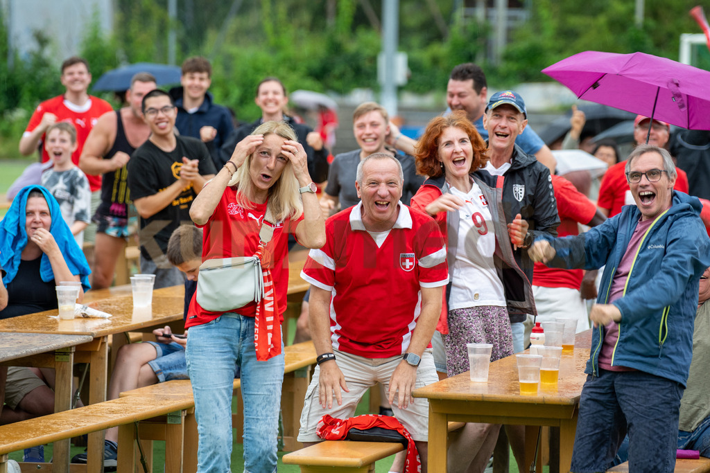 75_Public Viewing Reinach - Achtelfinale Schweiz -Italien EM 2024_kunzmedia.ch | OnlineShop für Bilder kunzmedia.ch