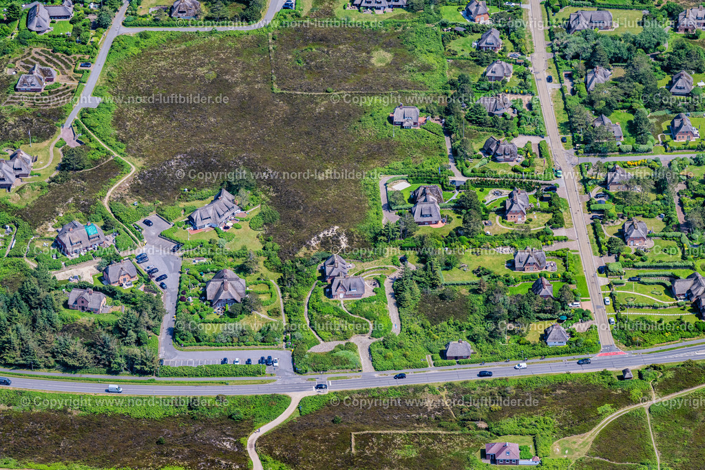 Sylt_Kampen_ELS_5241130625 | KAMPEN (SYLT) 13.06.2025 Ortsansicht an der Meeres-Küste in Kampen Strönwai und Kurhausstraße (Sylt) auf der Insel Sylt im Bundesland Schleswig-Holstein, Deutschland. // View of the sea coast in Kampen Stroewai and Kurhausstrasse (Sylt) on the island of Sylt in the federal state of Schleswig-Holstein, Germany. Foto: Martin Elsen