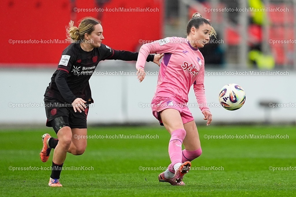 xYDRx22022601022 | 22.02.2026, xydrx, Frauen Fußball, 1.Fußball Bundesliga, Bayer 04 Leverkusen - TSG 1899 Hoffenheim, Saison 2025 2026, Ulrich-Haberland-Stadion: Sofie Zdebel (Bayer 04 Leverkusen #16) im Zweikampf gegen Janna Grimm (TSG 1899 Hoffenheim #26)   DFB regulations prohibit any use of photographs as image sequences and or quasi-video.Photo: xYannisxDreimannxPressefotoKochx