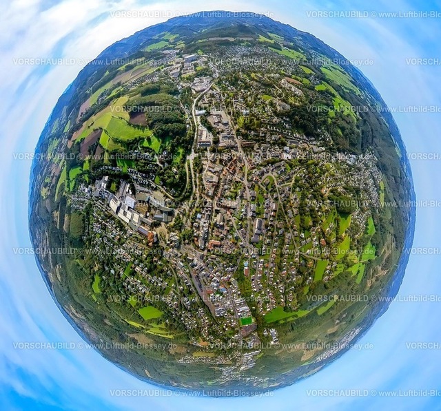 Sundern230990227Mitte | Luftbild, Ortsansicht Sundern Mitte, Wohnen und Leben, Erdkugel, Fisheye Aufnahme, Fischaugen Aufnahme, 360 Grad Aufnahme, tiny world, Sundern, Sundern, Sauerland, Nordrhein-Westfalen, Deutschland