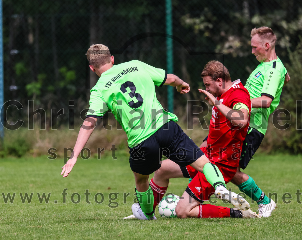 2023-09-03_056_TSV_Oberpframmern_II_gegen_TSV_Hohenbrunn_II | Oberpframmern, Deutschland, 03.09.2023:
Fußball, B-Klasse 2023 / 2024, 3. Spieltag, TSV Oberpframmern II gegen TSV Hohenbrunn II, Endergebnis: 0:2

Henning Hoffmann (TSV Hohenbrunn, #3), Robert Schneider (TSV Oberpframmern, #10)

Foto: Christian Riedel / fotografie-riedel.net