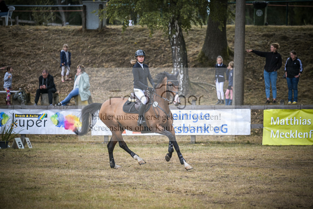 DOS_0060 | Entdecke hochwertige Reitturnierfotos von Foto Oger. Professionell, emotional und authentisch – jetzt Lieblingsmomente im Shop bestellen.Deutschlandweite Turnierfotografie. - Realisiert mit Pictrs.com