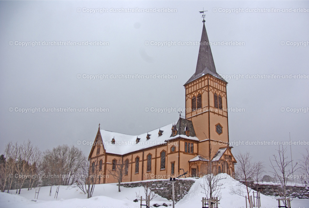Vågan kirke in Kabelvåg | Vågan kirke in Kabelvåg nahe dem Hauptort Svolvaer auf dem Lofot in Nordnorwegen - Realisiert mit Pictrs.com