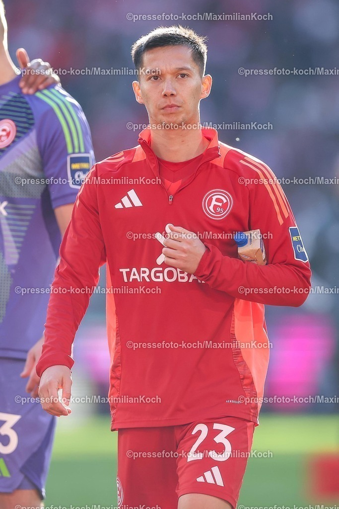 1FC23022502266 | 23.02.2025, Fußball, 1. FC Köln - Fortuna Düsseldorf, 2.. Fußball Bundesliga, 23. Spieltag, RheinEnergie-STADION, Saison 2024 2025: Abschlussjubel Fortuna nach dem 1:1 gegen Köln. Shinta Appelkamp (Fortuna Düsseldorf #23)DFB regulations prohibit any use of photographs as image sequences and or quasi-video.