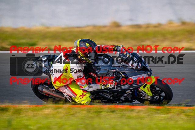 MaZZes_FotoMatrix_220522_0245 | Fotograf Mathias Schmid
Sportfotograf,
Eventfotograf,
Hochzeitsfotograf,
Portraitfotograf