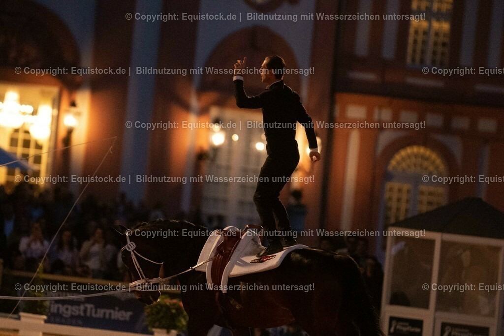 20230527_Voltigieren_NASPA_Flutlicht_0691 | equistock