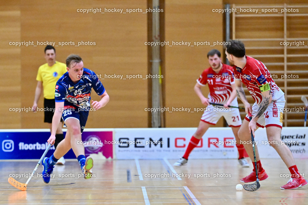 VSV Unihockey vs. KAC Floorball | #25 Jan Blazic VSV Unihockey, #74 Luca Wurmitzer KAC Floorball, VSV Unihockey vs. KAC Floorball, VSV Unihockey vs. KAC Floorball am 12.04.2025 in Villach (Ballspielhalle St. Martin), Austria, (Photo by Bernd Stefan)