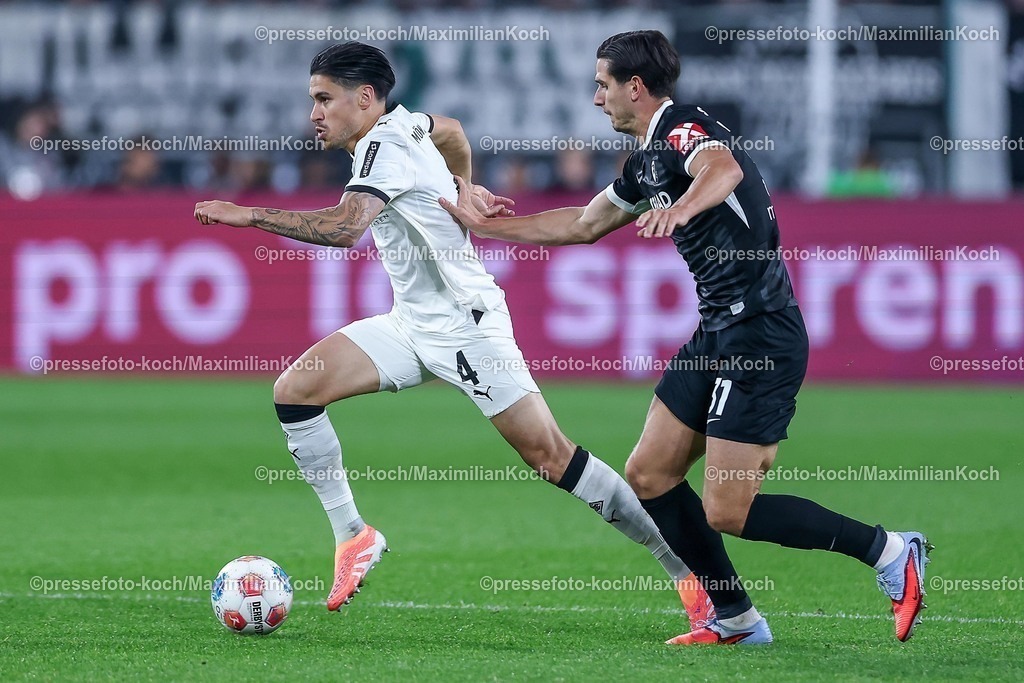 BMG05102502184 | 05.10.2025, Fußball, Borussia Mönchengladbach - SC Freiburg, 1. Fußball Bundesliga, Borussia-Park, Saison 2025 2026: Kevin Diks&nbsp;(Borussia Mönchengladbach #04) im Zweikampf gegen  Igor Matanovic&nbsp;(SC Freiburg #31) DFB regulations prohibit any use of photographs as image sequences and or quasi-video.