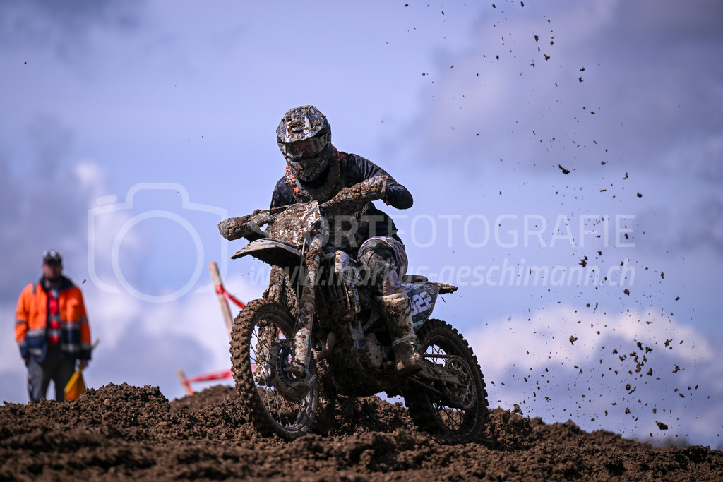 Motocross Schlatt bei Winterthur - 29. April 2023 | Fahrer in der Kategorie MX2 am Motocross Schlatt bei Winterthur, 29. April 2023.
Instagram: @mx_schlatt | @mc_wila | @sam_schweiz
Bild: Sportfotografie Markus Aeschimann | www.markus-aeschimann.ch - Realisiert mit Pictrs.com