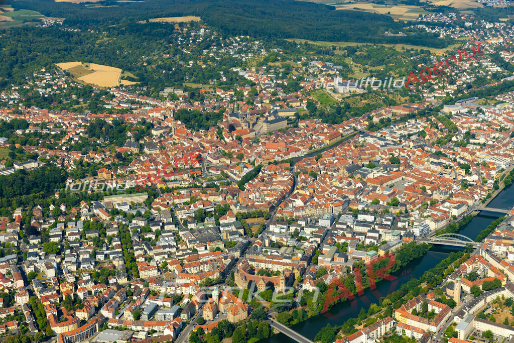 bamberg-schoene-ansicht-1434-2023 | Das Luftbild zeigt :  Bamberg - Die Luftaufnahme wurde 2023 vom UL-Flugzeug aus erstellt ( keine Drohne ) - 
Hochauflösende Luftaufnahme - Für grossformatige Ausdrucke geeignet. Die Geschenkidee !
Mit Lizenz und Bildrechte bestellbar