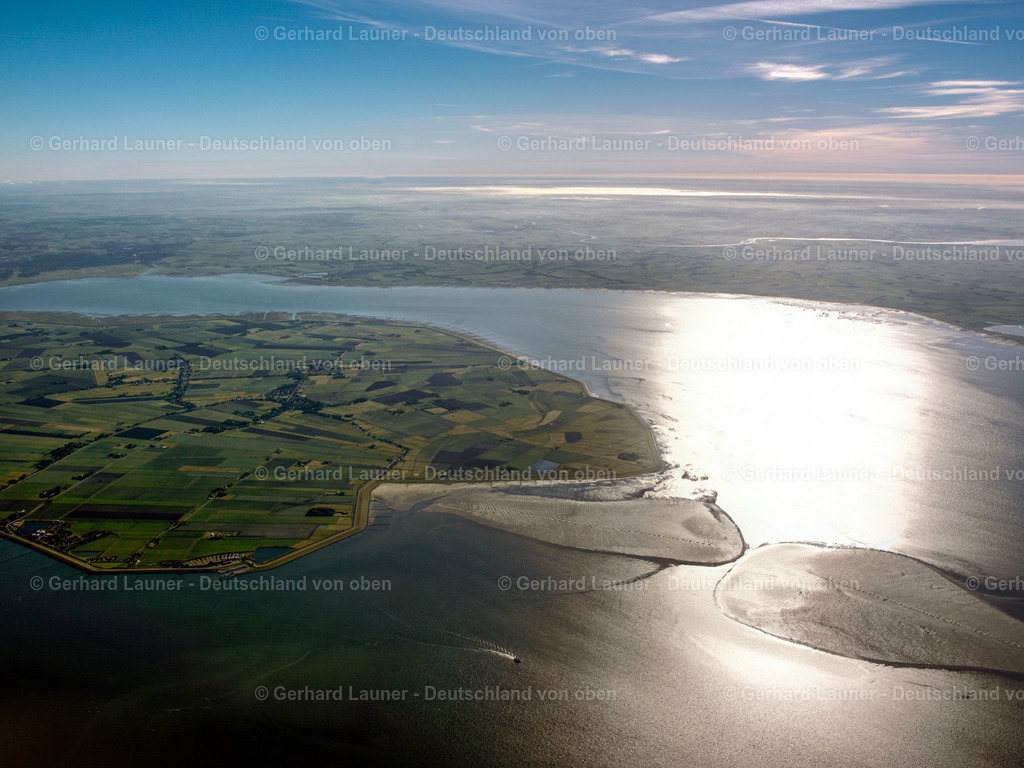 2581287 | NORDSTRAND 26.07.2005 Küstenbereich der Wiesen und Felder der Halb- Insel in Nordstrand im Bundesland Schleswig-Holstein, Deutschland. Weiterführende Informationen bei: Nordstrand Tourismus. // Coastal area Wiesen and Felof of peninsula in Nordstrand in the state Schleswig-Holstein, Germany. Further information at: Nordstrand Tourismus. Foto: Gerhard Launer