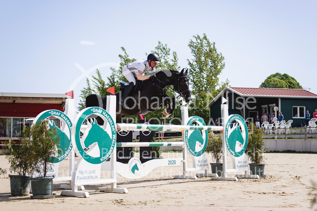 260502_Spenge_9_Youngster-M2-901 | Deine schönsten Turniermomente als professionelle Fotos! Entdecke hochwertige Pferdesport-Fotografie im Online-Shop. Jetzt Fotos finden & bestellen!