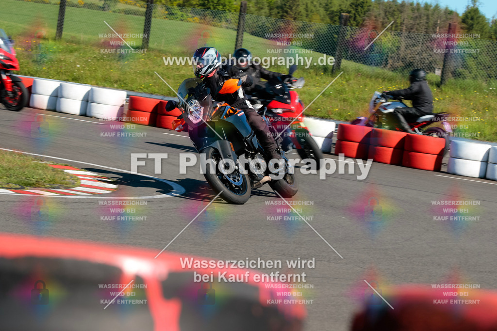 Moto-TeamOBK-21591 | Hier findet Ihr Bilder von Touristenfahrten auf der Nürburgring Nordschleife oder von anderen Veranstaltungen die ich besucht habe. Viel Spass beim Durch Schauen 