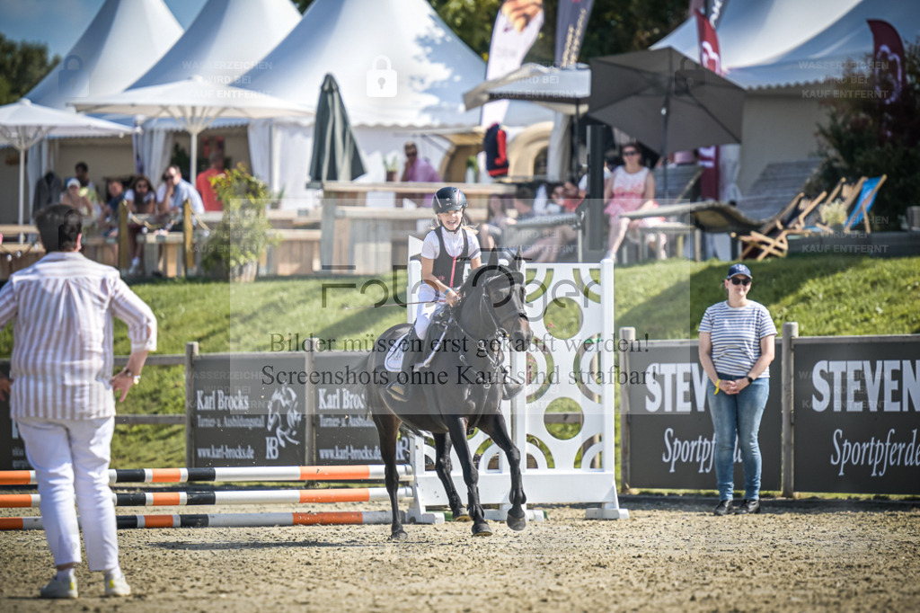 DOS_0583 | Entdecke hochwertige Reitturnierfotos von Foto Oger. Professionell, emotional und authentisch – jetzt Lieblingsmomente im Shop bestellen. - Realisiert mit Pictrs.com